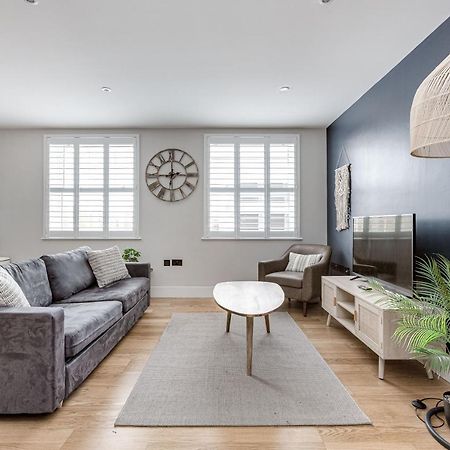 Charming 1 Bedroom Apt , Town Centre, Wifi, Free Parking By Tent Serviced Apartments Staines-upon-Thames Eksteriør billede