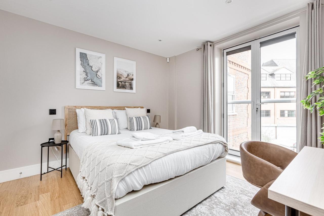 Charming 1 Bedroom Apt , Town Centre, Wifi, Free Parking By Tent Serviced Apartments Staines-upon-Thames Eksteriør billede