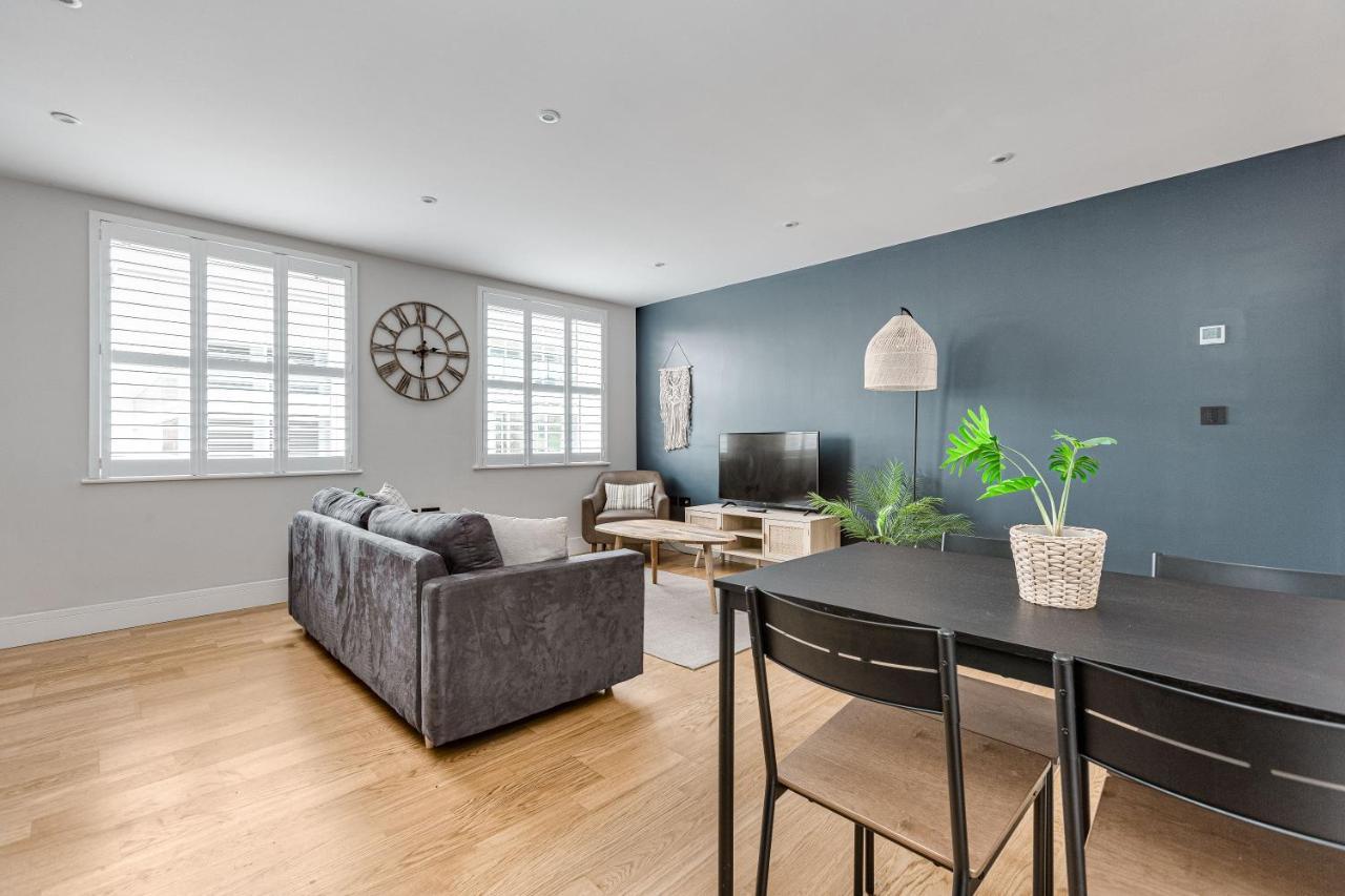 Charming 1 Bedroom Apt , Town Centre, Wifi, Free Parking By Tent Serviced Apartments Staines-upon-Thames Eksteriør billede