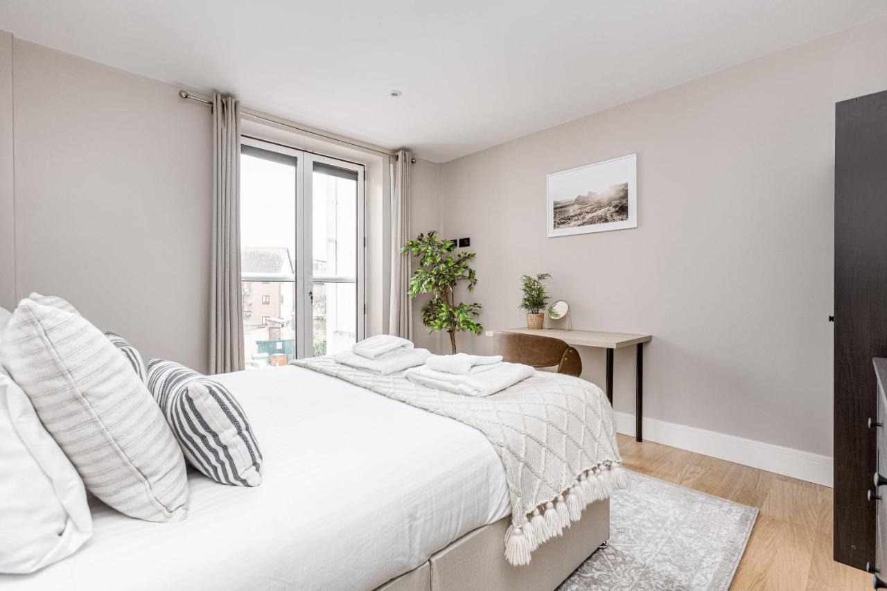 Charming 1 Bedroom Apt , Town Centre, Wifi, Free Parking By Tent Serviced Apartments Staines-upon-Thames Eksteriør billede
