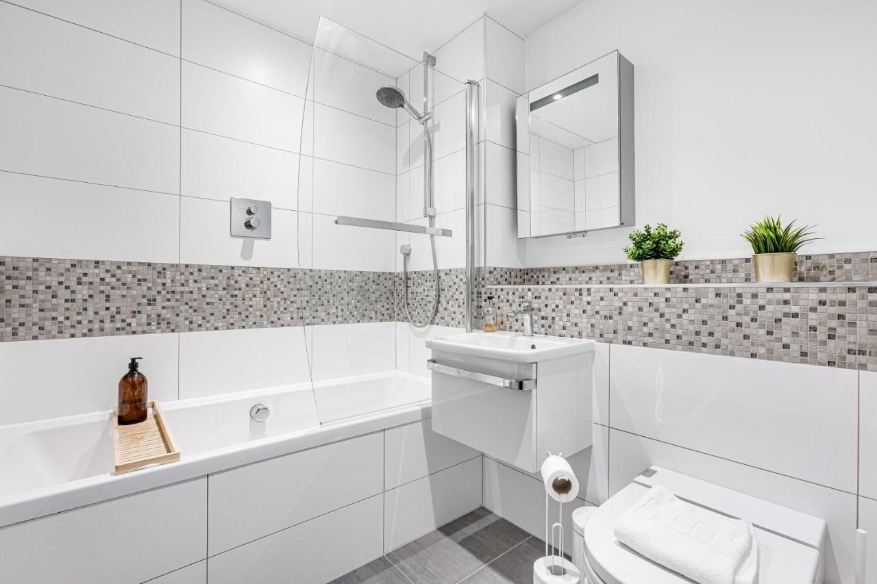 Charming 1 Bedroom Apt , Town Centre, Wifi, Free Parking By Tent Serviced Apartments Staines-upon-Thames Eksteriør billede