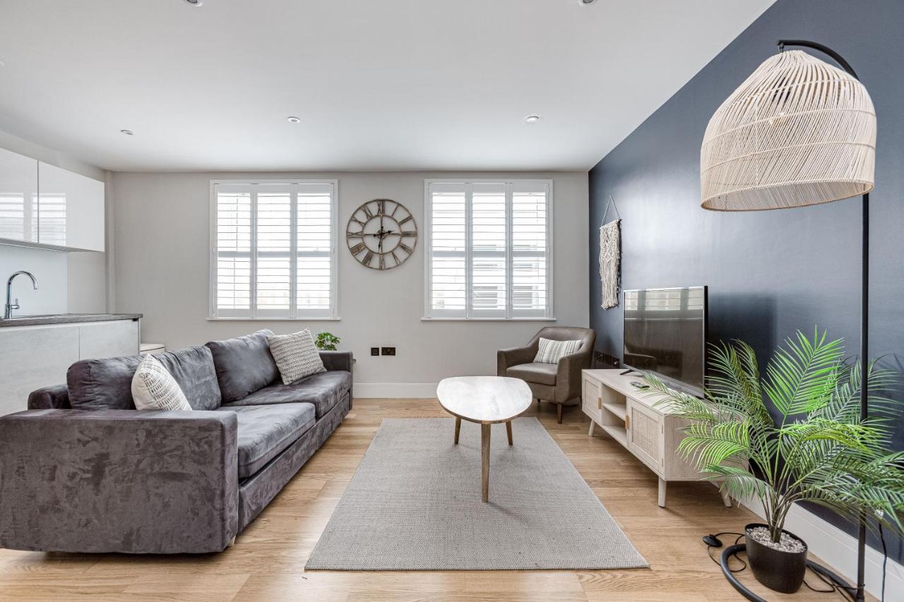 Charming 1 Bedroom Apt , Town Centre, Wifi, Free Parking By Tent Serviced Apartments Staines-upon-Thames Eksteriør billede